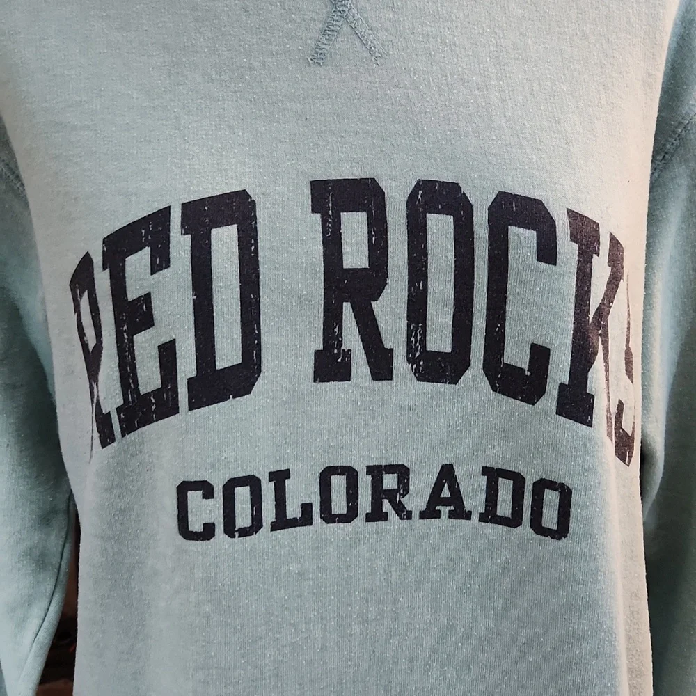 Red Rocks Amphitheatre Colorado Size Small Crew Neck Sweatshirt Light Green - Picture 2 of 13